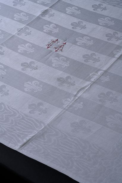 null Table service with royal lilies in linen damask, tablecloth and sixteen napkins,...