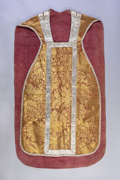 null Ornement liturgique complet en brocart, premier tiers du XVIIIe siècle, chasuble,...