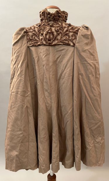 null Part of a bourgeois wardrobe, circa 1870-1900, a day dress with a turn in sky...