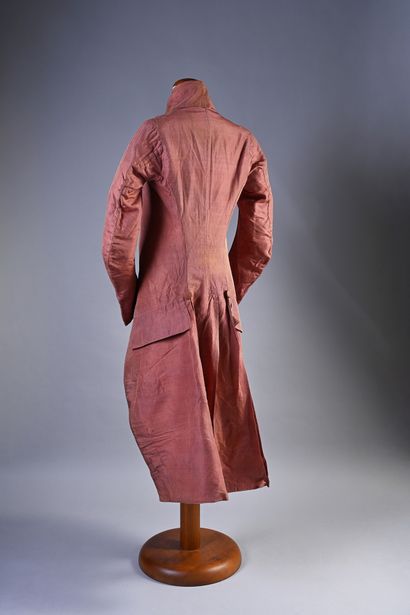 null Men's suit, circa 1790, elegant suit in old pink and cream cannetillé with high...