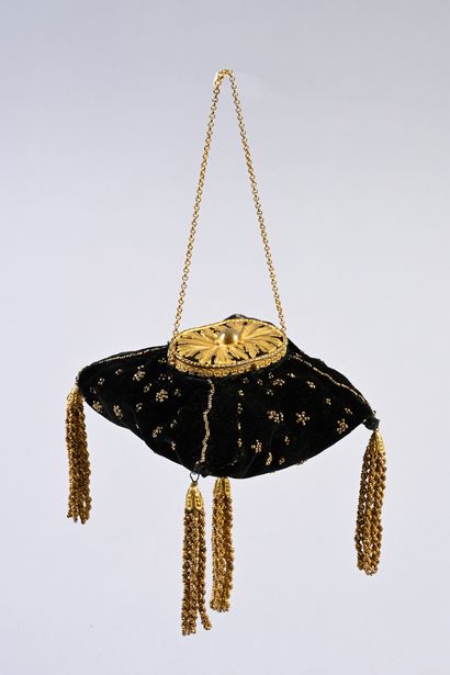 null Réticule, fin du XIXe siècle, poche carrée en velours noir rebrodé de perles...