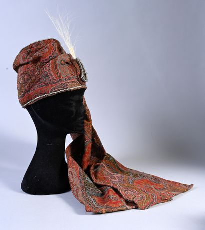 null Deux coiffes à la mode orientale pour un bal travesti, vers 1915-1920, turban...