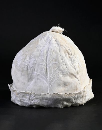 null Men's inner bonnet, 18th century, India for Europe (?), bonnet with four quarters...