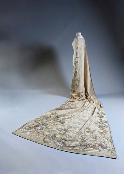 null Important train of a grand soir dress, early XXth century train in cream Tours...