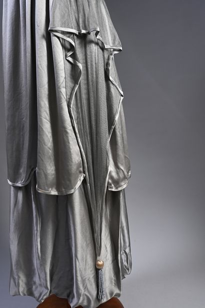 null Robe du soir, vers 1910, robe à effet de corsage blousant à manches courtes...