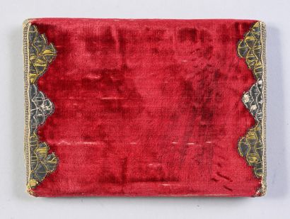 null Pouch with gusset in embroidered velvet, Louis XIV period
XIV, crimson silk...