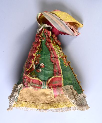 null Amazing headdress, early 19th century, deep conical cap with five quarters in...