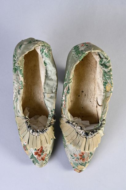 null Pair of restored Louis XV period ladies' shoes, leather-soled pumps and coil...