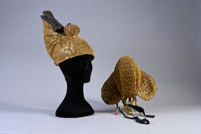 null Deux opulentes coiffes brodées, Silésie, première moitié du XIXe siècle, armatures...