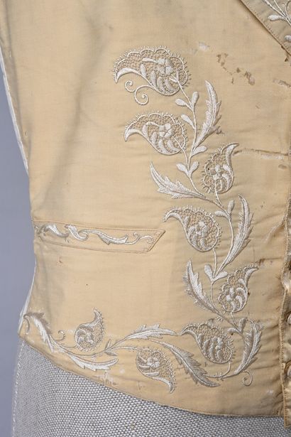 null Gilet brodé, vers 1840-1850, gilet col châle à deux petites poches fendues en...