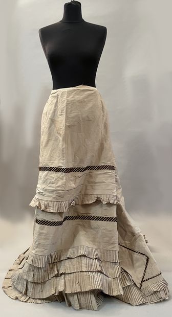 null Réunion d'éléments de robes dans des soieries, Italie, 1850- 1870, principalement,...