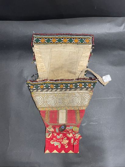 null Important traditional headdress, Central Asia, late nineteenth-early twentieth...