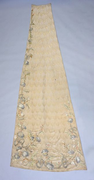 null Important train of a grand soir dress, early XXth century train in cream Tours...