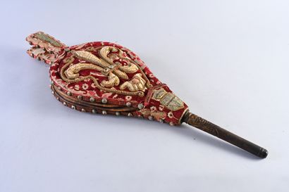 null Spectacular bellows decorated with embroideries and old fabrics, Louis XIV style,...