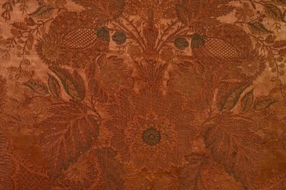 null Lampas with lace, about 1720, lampas shaped copper and brown silk with dense...