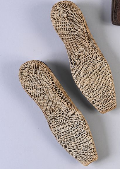 null Rare pair of indoor shoes, circa 1830, flat shoes with square toes in linen...