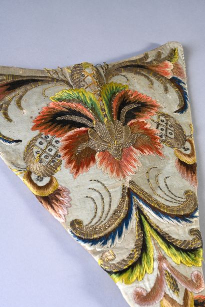 null Piece of embroidered stomach of a court dress, circa 1730, gros de Tours cream...