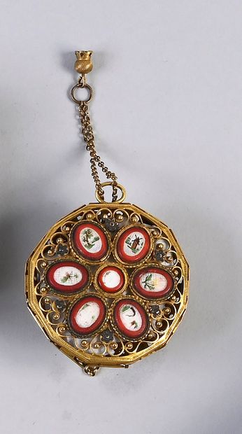 null Aumonière, Charles X period, miniature purse in gilded openwork metal, the filigree...