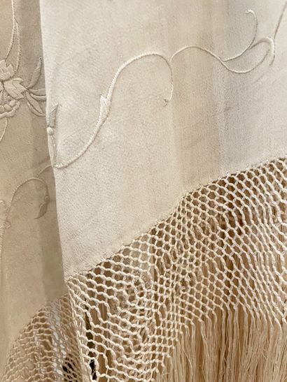 null Canton shawl, China, late 19th century, cream silk crepe embroidered without...