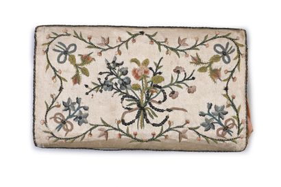null Embroidered gusseted pouch, Louis XV period, cream silk satin embroidered polychrome...
