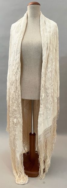null Canton shawl, China, late 19th century, cream silk crepe embroidered without...
