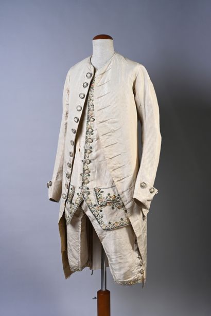 null French suit complete, circa 1770, suit, vest and breeches with buttoned bridge...