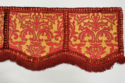 null Lambrequin in embroidery of application, Italy or
Spain, embroidery of the early...
