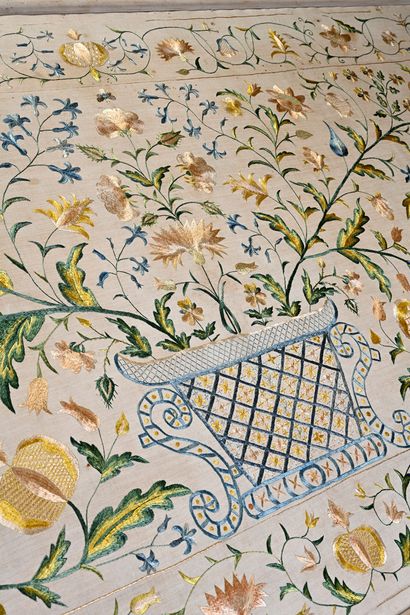 null Important embroidered panel, middle of the 18th century, sandy linen canvas...