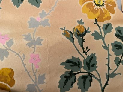 null Reunion of rolls and scraps of wallpaper, 19th century, 5 pilasters in the antique...