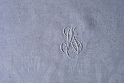 null Table service with harvesters in linen damask, tablecloth and eighteen napkins,...