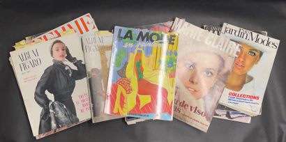 null Réunion de magazines de mode féminine, 1900 - 1990 environ, 22 numéros dont...