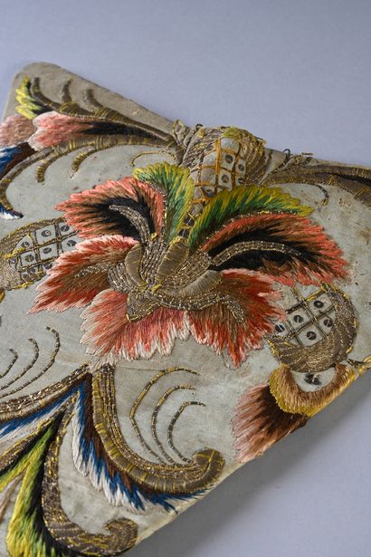 null Piece of embroidered stomach of a court dress, circa 1730, gros de Tours cream...