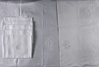 null Service de table damassé, nappes et serviettes, 2nde moitié du XIXe siècle.
Deux...