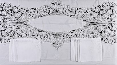 null Table service, tablecloth and napkins in thread and lace, mid 20th century.
Large...