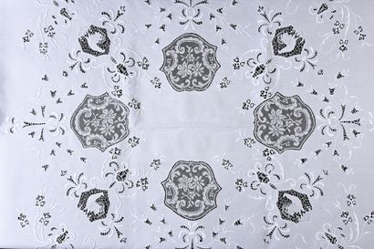 null Table service, tablecloth and six napkins, embroidered and lace, 1st half of...