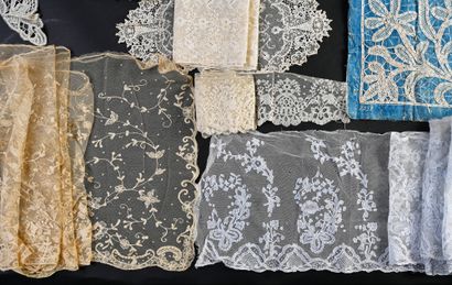 null Réunion de dentelles diverses, 2nde moitié du XIXe siècle.
Accessoires du costume...