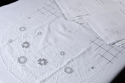 null Embroidered tablecloth and twelve napkins, 1st half of the 20th century.
Tablecloth...