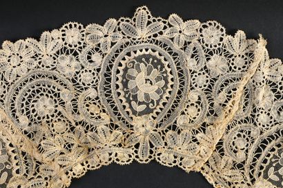null Bordures et accessoires du costume en dentelle, 2nde moitié du XIXe siècle.
Une...