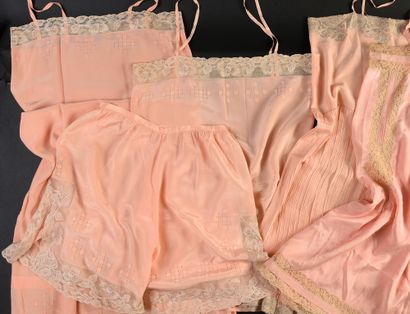null Silk and lace lingerie, circa 1930-40.
Five pieces of silk and lace lingerie...