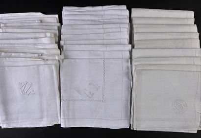 null Trois suites de serviettes en lin ou métis, 1ère moitié du XXe siècle.
Deux...