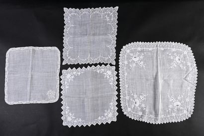 null Quatre mouchoirs brodés, 2nde moitié du XIXe siècle.
Mouchoirs en linon fil...