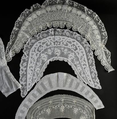 null Six collars in white embroidery, 19th century.

In linen hand-threaded very...