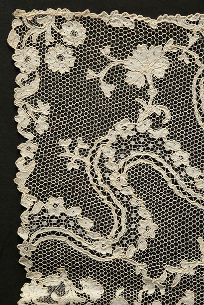 null Scarf, Argentan, needlework, circa 1750-70.

Scarf enlarged by a ruffle with...