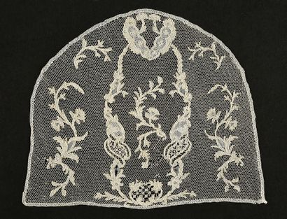 null Rare set, bonnet bottom and barbs, Argentan, needlework, circa 1750-60.

Bottom...