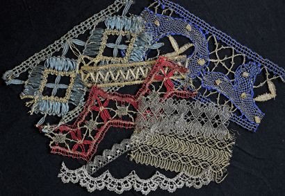 null Samples of metallic and silk lace, bobbins, early 20th century.

Eight samples...