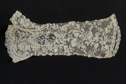 null Lace mittens and sleeves, 2nd half of the 19th century.

Two pairs of mittens,...