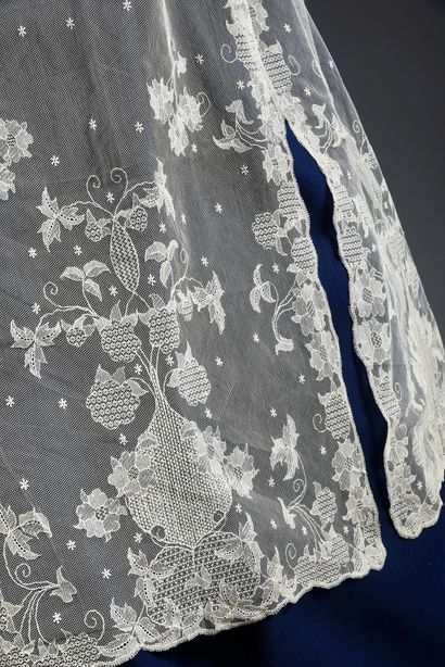 null Two embroidered tulle stoles, Limerick, circa 1900.

In cotton tulle finely...