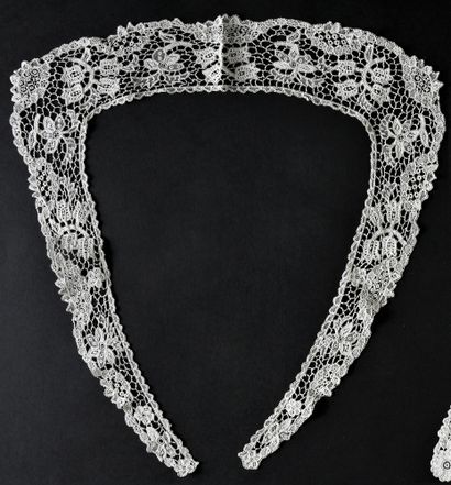 null Youghal collars and cuff, needlepoint, Ireland, late 19th century.

In cream...
