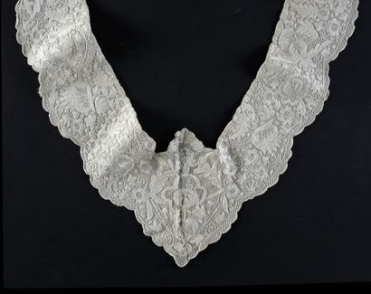 null Fichu, Dresden embroidery, Germany, mid-18th century.

Edge of fichu (or neckline?)...