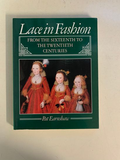 null Six books in English on lace, Pat Earnshaw.

Three books written and dedicated...